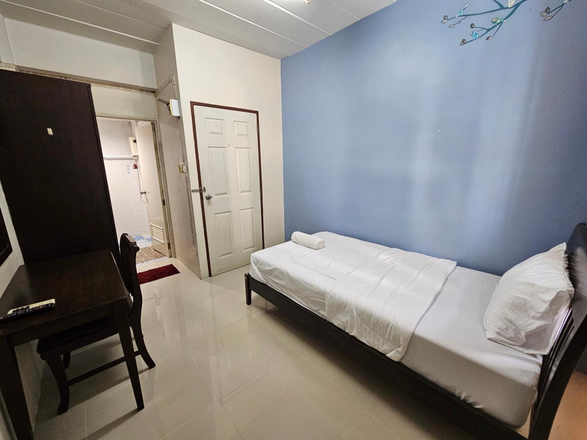 Si Fah At Bangsaen Hotel Ban Rong Khoei Exterior foto