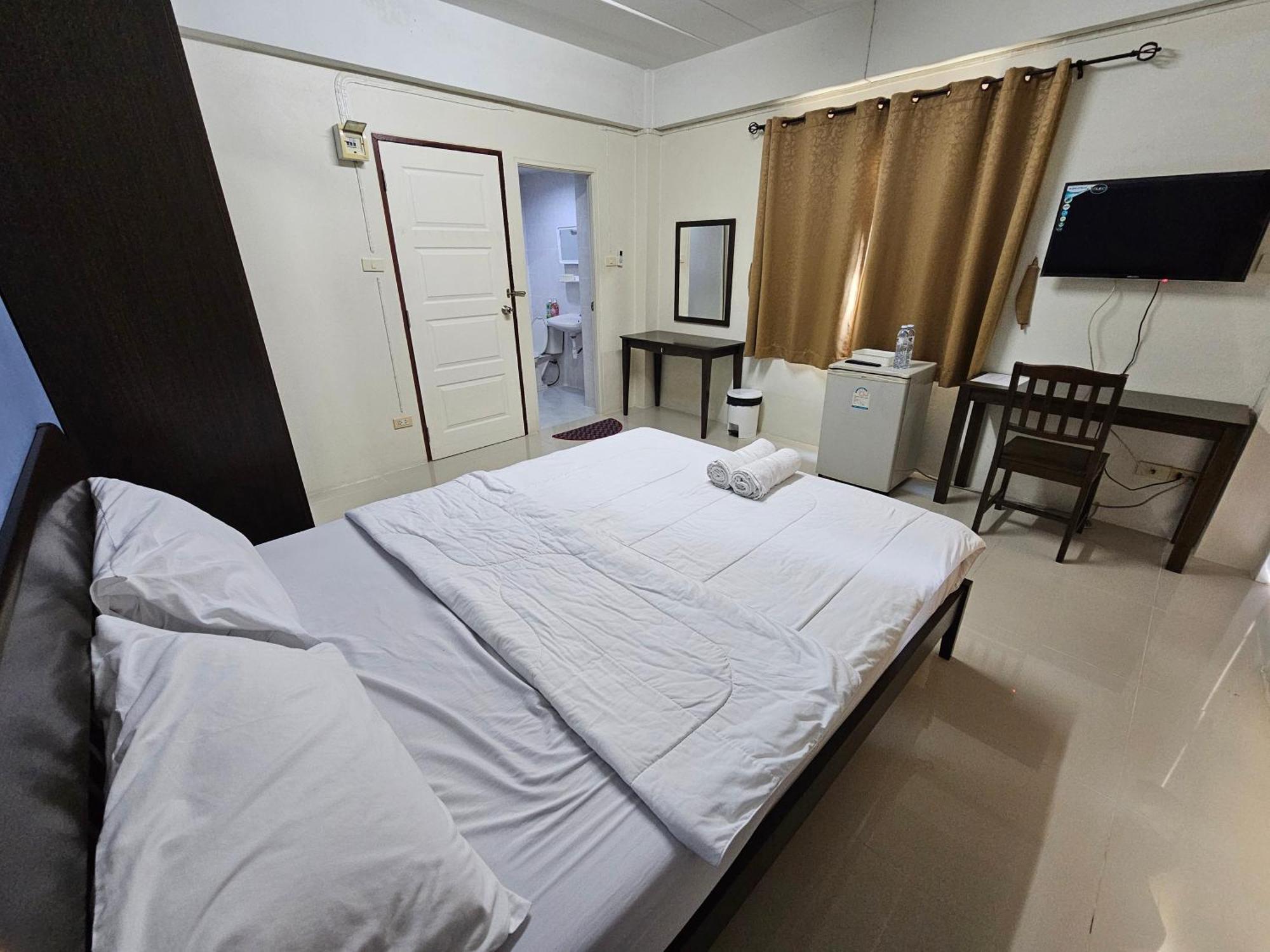 Si Fah At Bangsaen Hotel Ban Rong Khoei Exterior foto